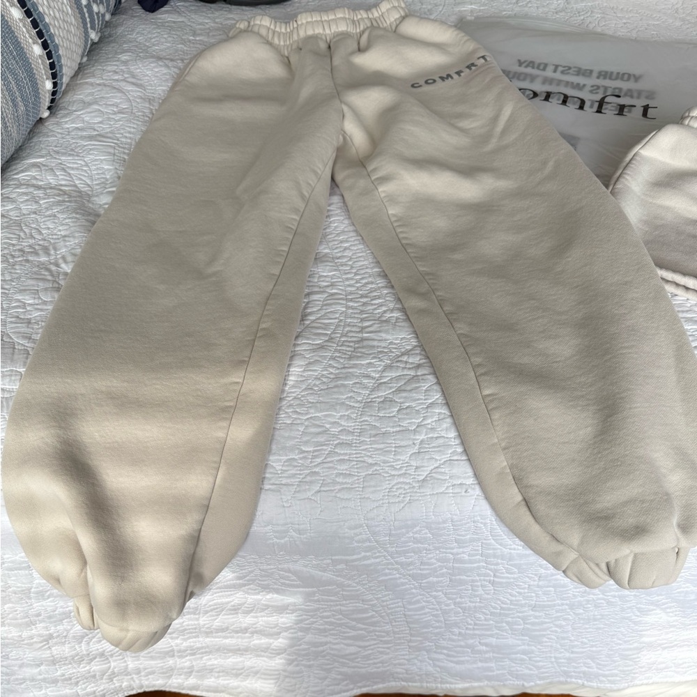 Medium COMFRT sweat pants.  Joggers.  Cement is the color